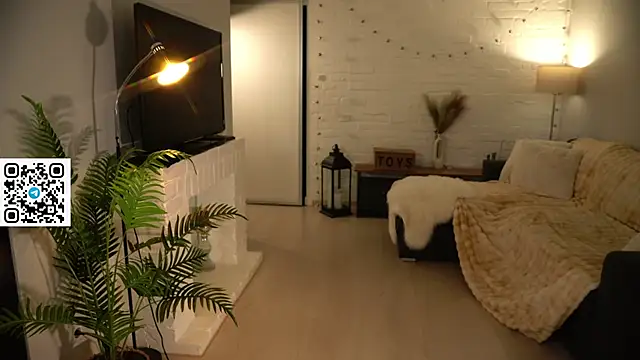 Heidi11 online show from April 15, 2026, 5:06 pm