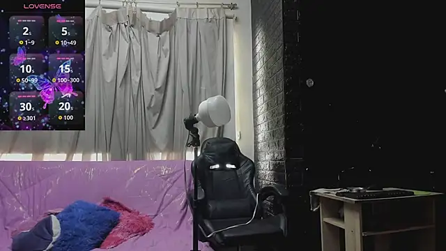 Snapshot of kitty_queen10 chatting on January 19, 2026, 12:42 pm kitty queen10 online show from January 19, 2026, 12:42 pm