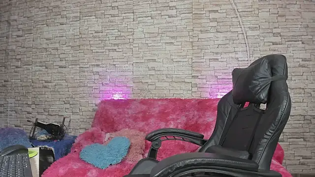 Snapshot of kitty_queen10 chatting on February 14, 2026, 4:02 am kitty queen10 online show from February 14, 2026, 4:02 am