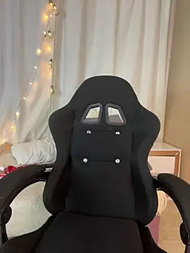 littlemelodi18 online show from February 21, 2026, 12:34 am