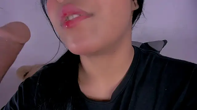 Snapshot of veky_saliva01 chatting on January 11, 2026, 10:33 am veky saliva01 online show from January 11, 2026, 10:33 am