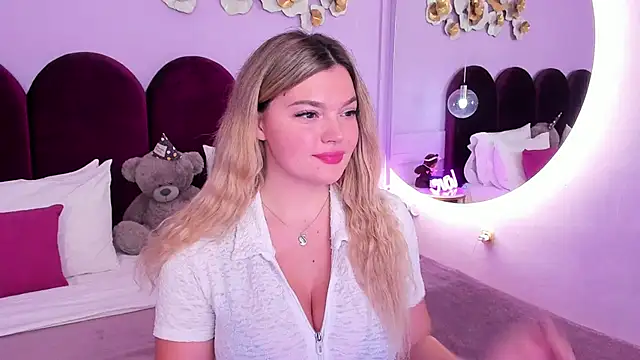 Snapshot of ZaraBloom chatting on December 2, 2025, 3:30 am ZaraBloom online show from December 2, 2025, 3:30 am