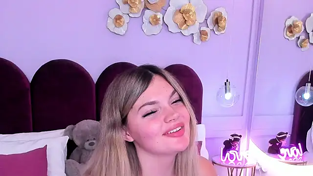 ZaraBloom online show from December 23, 2025, 4:23 am