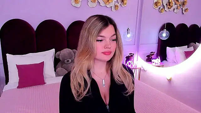 ZaraBloom online show from January 19, 2026, 3:27 pm