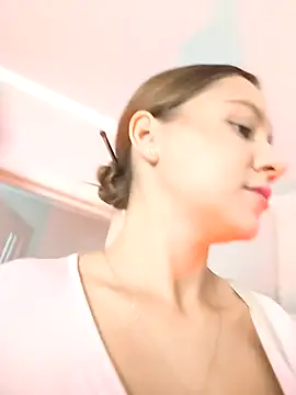 Snapshot of AliceBrayan chatting on October 6, 2025, 5:08 am AliceBrayan online show from October 6, 2025, 5:08 am