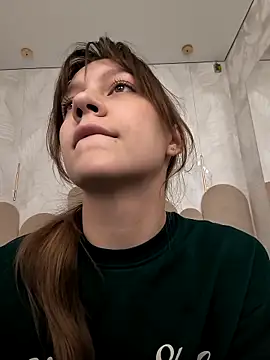 Snapshot of AliceBrayan chatting on May 21, 2026, 5:10 pm AliceBrayan online show from May 21, 2026, 5:10 pm