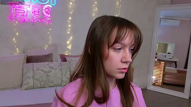 Snapshot of AliceBrayan chatting on April 17, 2026, 5:05 pm AliceBrayan online show from April 17, 2026, 5:05 pm