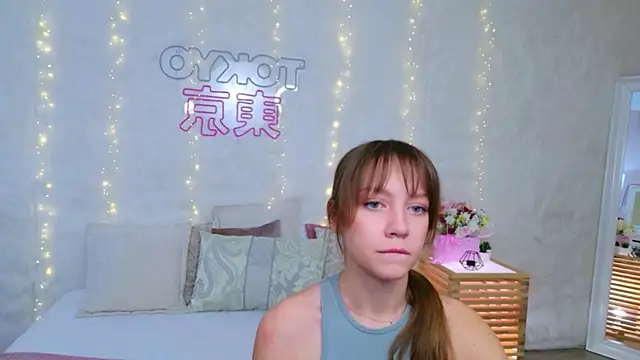 Snapshot of AliceBrayan chatting on April 18, 2026, 5:04 pm AliceBrayan online show from April 18, 2026, 5:04 pm