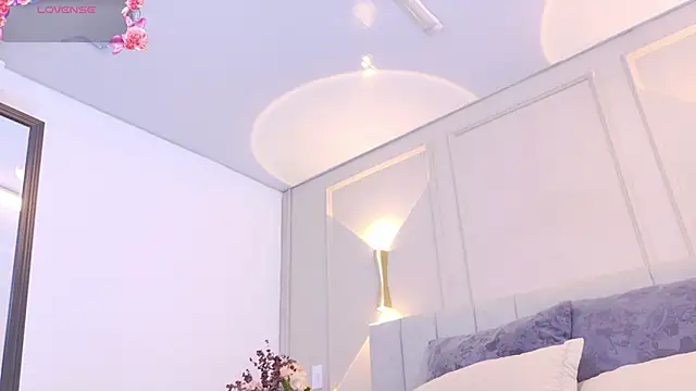 Snapshot of april_rousse chatting on October 22, 2025, 12:04 pm april rousse online show from October 22, 2025, 12:04 pm