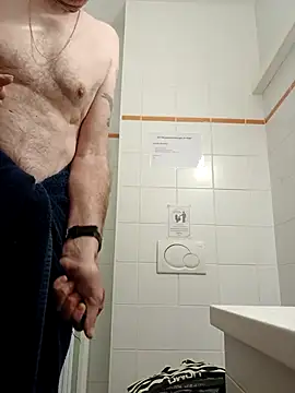 Snapshot of pascalino100 chatting on April 16, 2026, 5:52 am pascalino100 online show from April 16, 2026, 5:52 am