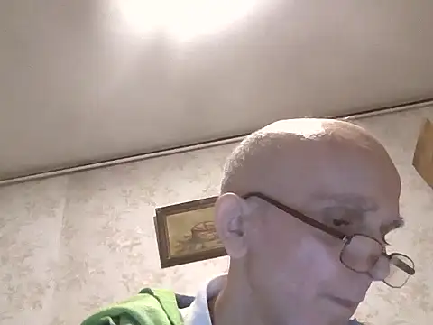 mariusica1xh online show from December 2, 2025, 11:28 pm