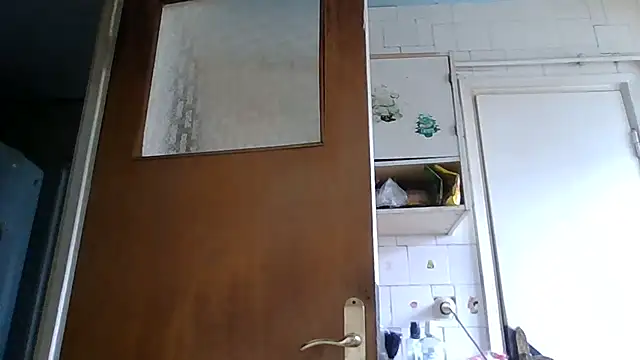 mariusica1xh online show from April 12, 2026, 11:02 am