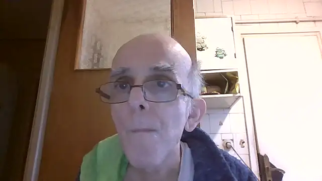 mariusica1xh online show from February 15, 2026, 1:32 pm