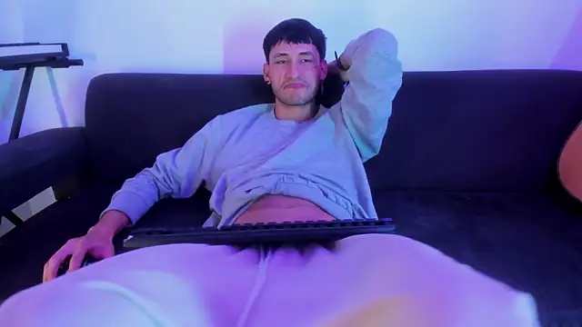 Snapshot of Henrikk_senn chatting on January 11, 2026, 11:28 am Henrikk senn online show from January 11, 2026, 11:28 am