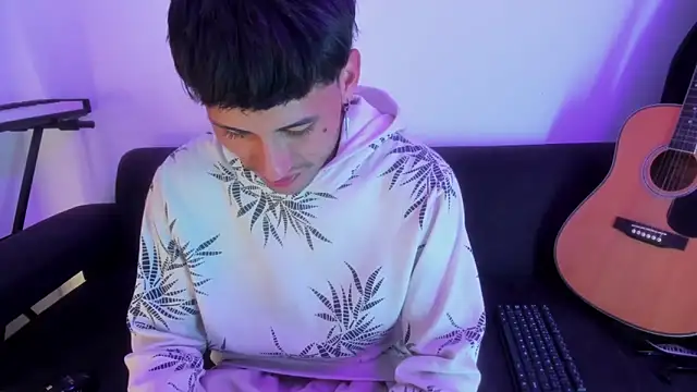 Snapshot of Henrikk_senn chatting on January 10, 2026, 1:56 am Henrikk senn online show from January 10, 2026, 1:56 am