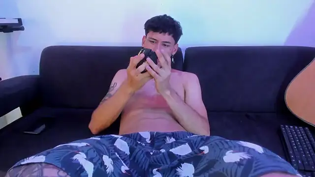 Snapshot of Henrikk_senn chatting on January 7, 2026, 7:52 pm Henrikk senn online show from January 7, 2026, 7:52 pm