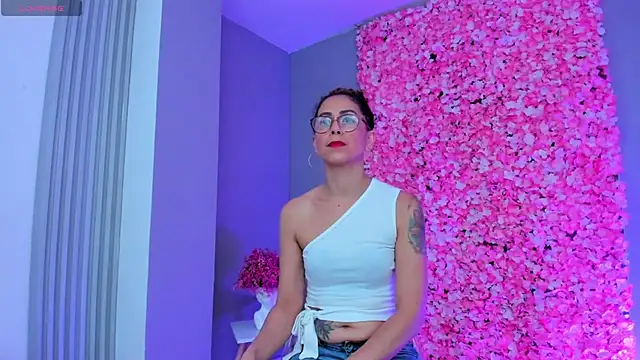 Snapshot of Angela_donnato chatting on March 20, 2025, 3:23 am Angela donnato online show from March 20, 2025, 3:23 am