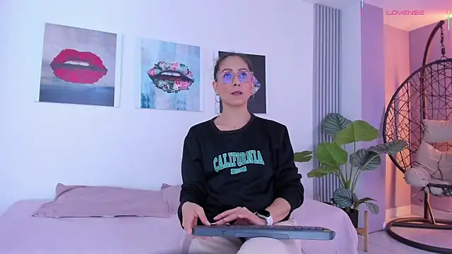 Snapshot of Angela_donnato chatting on October 11, 2025, 3:18 am Angela donnato online show from October 11, 2025, 3:18 am