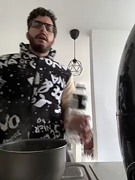 thomas gun online show from December 4, 2025, 4:06 pm