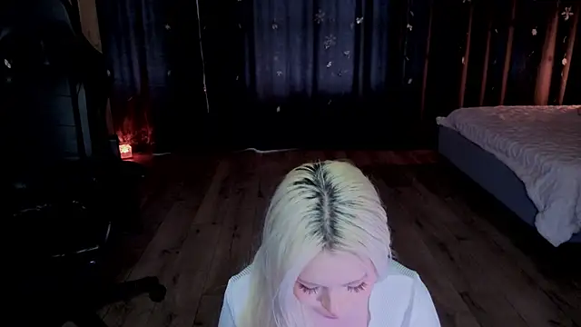 Snapshot of RileyMee chatting on February 5, 2026, 3:35 am RileyMee online show from February 5, 2026, 3:35 am