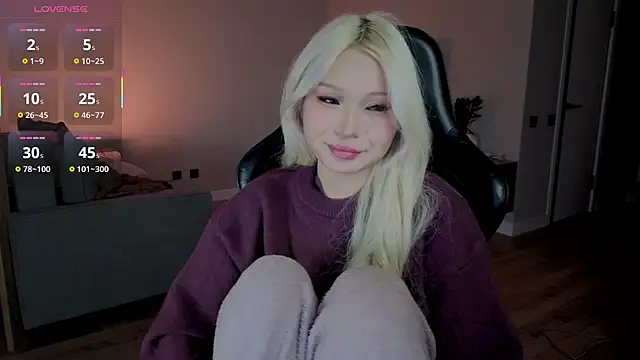 Snapshot of RileyMee chatting on January 19, 2026, 3:32 am RileyMee online show from January 19, 2026, 3:32 am