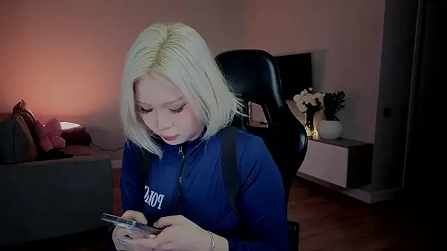 Snapshot of RileyMee chatting on January 10, 2026, 3:35 am RileyMee online show from January 10, 2026, 3:35 am