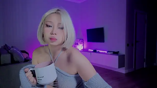 RileyMee online show from November 13, 2025, 3:21 am