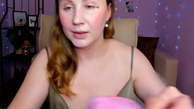 Helens love online show from March 12, 2025, 2:41 am