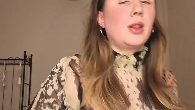 Helens love online show from March 18, 2026, 8:39 am