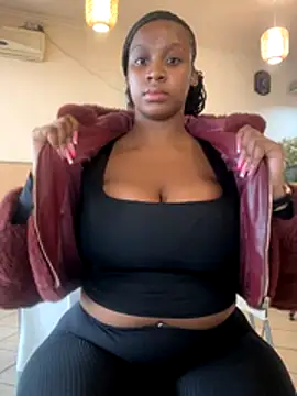 Snapshot of Candy_Love_18 chatting on November 17, 2025, 2:10 pm Candy Love 18 online show from November 17, 2025, 2:10 pm