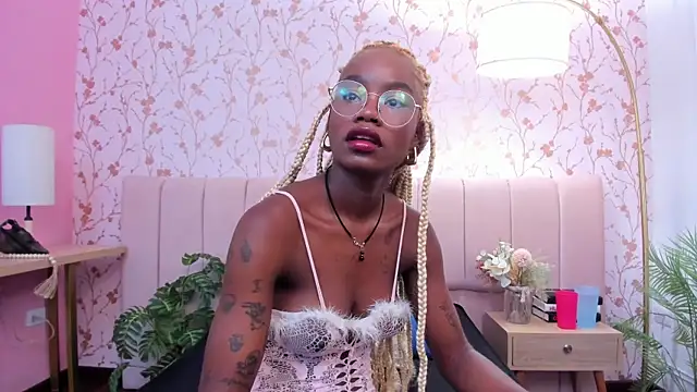 Snapshot of amber-hill chatting on December 19, 2025, 3:47 pm amber-hill online show from December 19, 2025, 3:47 pm