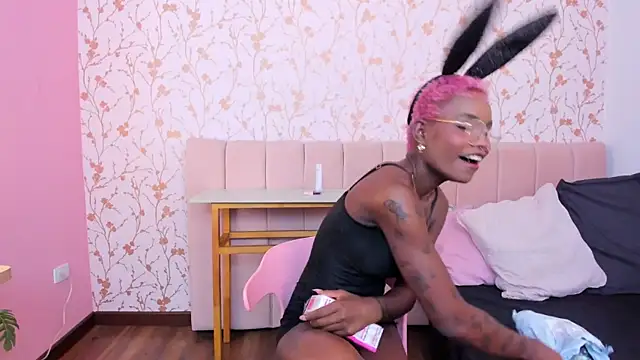 Snapshot of amber-hill chatting on April 4, 2026, 6:58 pm amber-hill online show from April 4, 2026, 6:58 pm