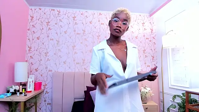 Snapshot of amber-hill chatting on February 13, 2026, 7:25 pm amber-hill online show from February 13, 2026, 7:25 pm