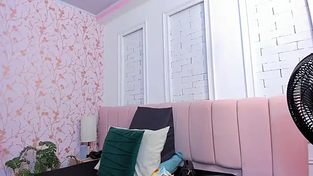 Snapshot of amber-hill chatting on April 15, 2026, 4:22 pm amber-hill online show from April 15, 2026, 4:22 pm