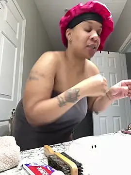 Snapshot of SexyHoneyRedd chatting on January 17, 2025, 11:38 am SexyHoneyRedd online show from January 17, 2025, 11:38 am