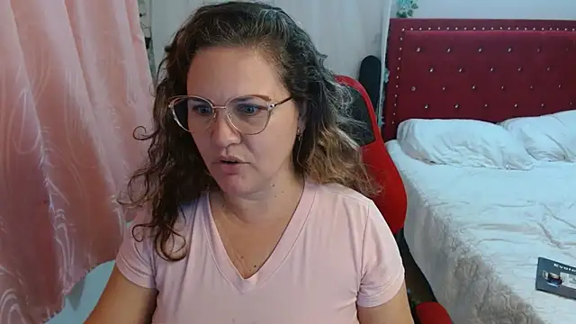 helenca43 online show from November 3, 2025, 10:19 am