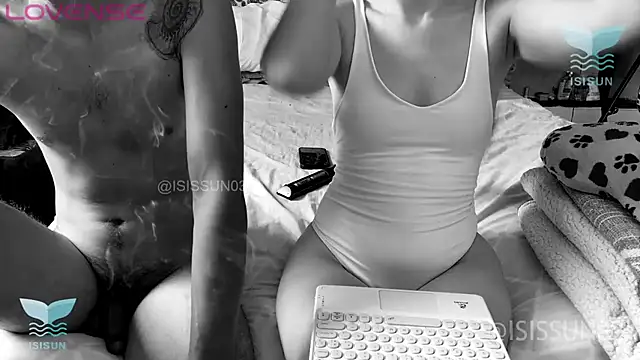 isissun03 online show from November 4, 2025, 3:27 pm