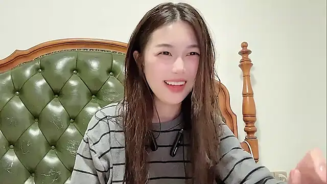 Sweet-Angel999 online show from April 13, 2026, 4:44 pm