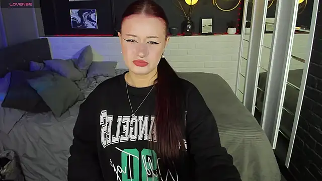 Lily Moonlight online show from September 16, 2025, 7:42 am