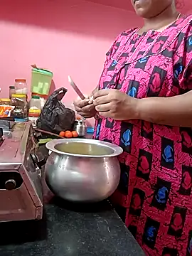 Snapshot of Renuma chatting on October 4, 2025, 6:48 am Renuma online show from October 4, 2025, 6:48 am