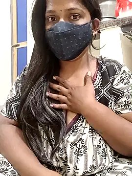 Snapshot of Renuma chatting on February 12, 2025, 7:24 pm Renuma online show from February 12, 2025, 7:24 pm