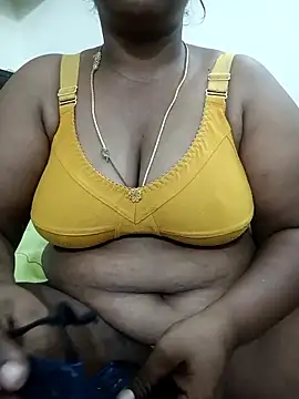 Snapshot of Renuma chatting on February 10, 2025, 8:31 pm Renuma online show from February 10, 2025, 8:31 pm