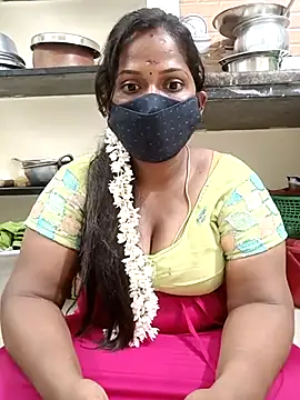 Snapshot of Renuma chatting on February 17, 2025, 4:39 pm Renuma online show from February 17, 2025, 4:39 pm