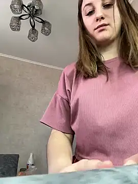 Snapshot of Strawberryyyyik chatting on December 18, 2024, 7:58 am Strawberryyyyik online show from December 18, 2024, 7:58 am