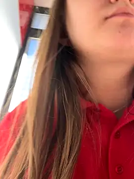 Snapshot of Strawberryyyyik chatting on October 2, 2025, 9:45 am Strawberryyyyik online show from October 2, 2025, 9:45 am