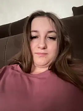 Snapshot of Strawberryyyyik chatting on December 13, 2024, 6:21 am Strawberryyyyik online show from December 13, 2024, 6:21 am