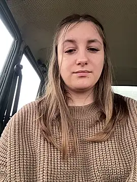 Snapshot of Strawberryyyyik chatting on December 28, 2024, 10:14 am Strawberryyyyik online show from December 28, 2024, 10:14 am