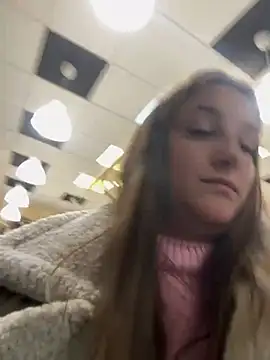 Snapshot of Strawberryyyyik chatting on March 19, 2025, 4:24 pm Strawberryyyyik online show from March 19, 2025, 4:24 pm