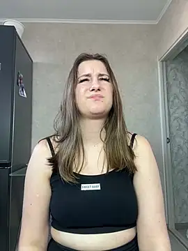 Snapshot of Strawberryyyyik chatting on January 10, 2025, 7:04 am Strawberryyyyik online show from January 10, 2025, 7:04 am