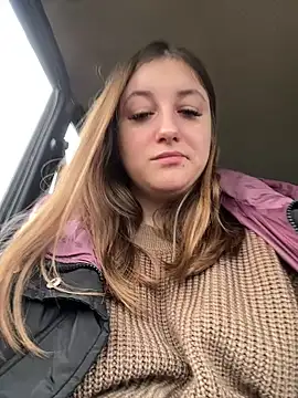 Snapshot of Strawberryyyyik chatting on January 3, 2025, 7:38 am Strawberryyyyik online show from January 3, 2025, 7:38 am